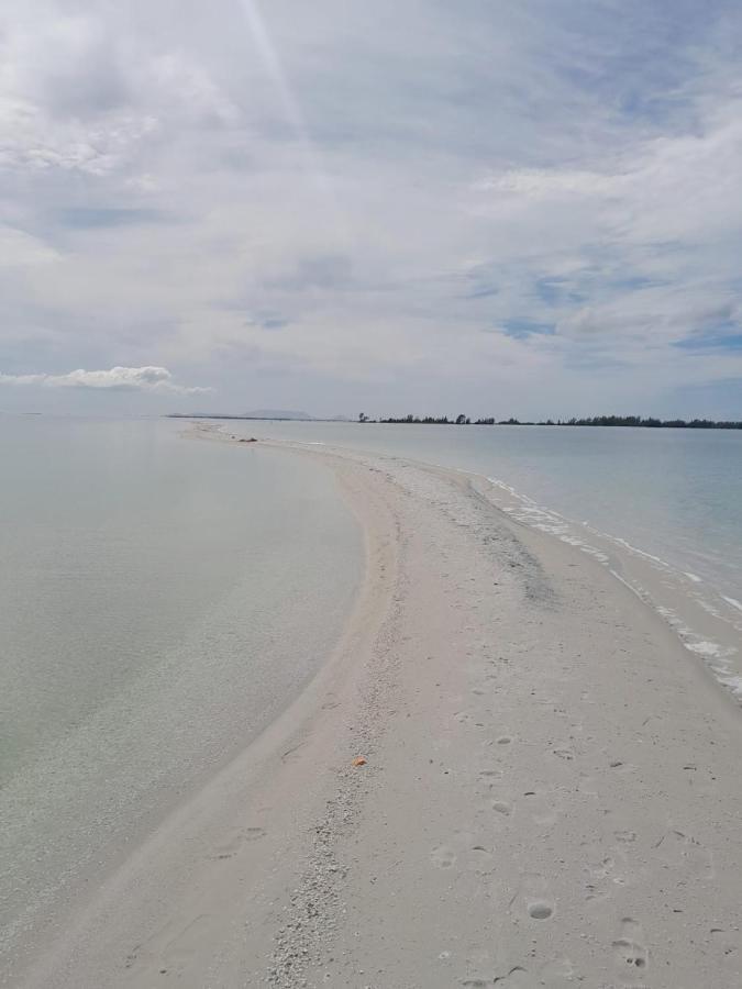 Praia Seca, 10 Pessoas, Em Frente A Lagoa Do Tome 阿拉鲁阿马 外观 照片